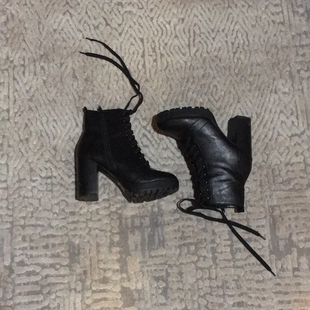 Black boots with heel